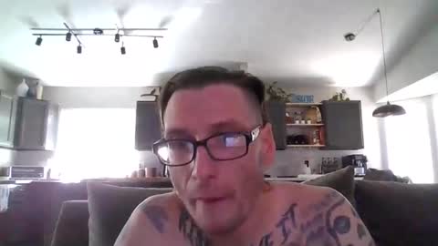 Snapshot of krasher2313 chatting on 03/01/25, 06:00 hard hung horny online show from 03/01/25, 06:00