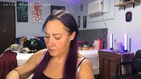 Snapshot of kreamyk420 chatting on 12/21/25, 10:11 kreamyk420 online show from 12/21/25, 10:11