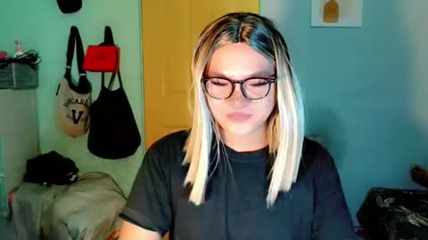 Snapshot of krezikeed chatting on 04/17/26, 05:43 krezikeed online show from 04/17/26, 05:43