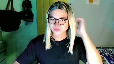 Snapshot of krezikeed chatting on 05/04/26, 07:37 krezikeed online show from 05/04/26, 07:37
