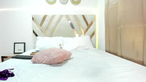 Snapshot of kriisvany_leroy chatting on 04/10/26, 01:22 Krisvany online show from 04/10/26, 01:22