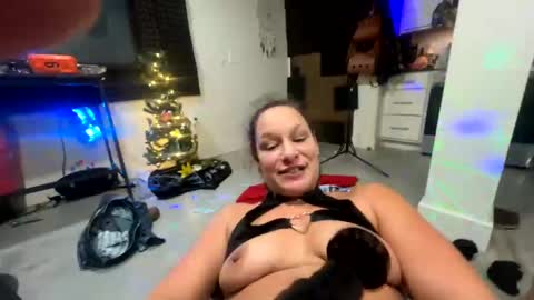 Snapshot of krisnona chatting on 12/21/24, 11:33 krisnona online show from 12/21/24, 11:33