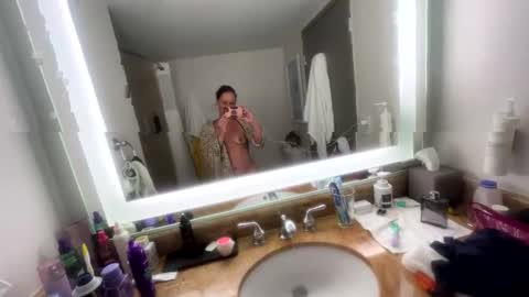 Snapshot of krisnona chatting on 02/13/25, 03:50 krisnona online show from 02/13/25, 03:50