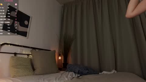 Snapshot of kriss0leoo chatting on 01/11/25, 04:25 Mary online show from 01/11/25, 04:25