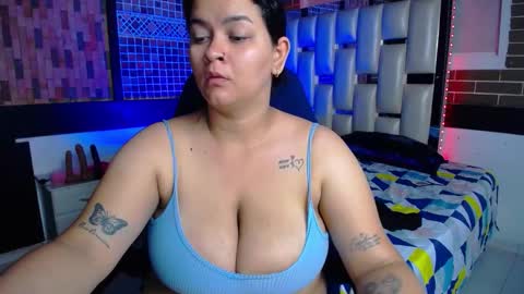 kriss_sweetboobs online show from 02/01/26, 12:04