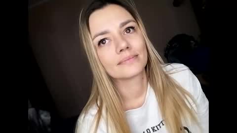 Snapshot of krisssexi chatting on 12/17/24, 08:45 KrissSexi online show from 12/17/24, 08:45