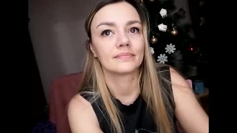 Snapshot of krisssexi chatting on 12/23/24, 07:06 KrissSexi online show from 12/23/24, 07:06