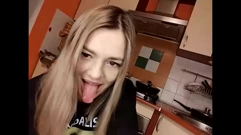 Snapshot of krisssexi chatting on 02/04/25, 08:49 KrissSexi online show from 02/04/25, 08:49