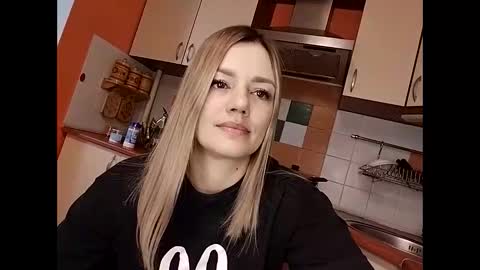 Snapshot of krisssexi chatting on 02/07/25, 04:37 KrissSexi online show from 02/07/25, 04:37