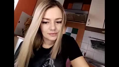 Snapshot of krisssexi chatting on 02/24/25, 05:22 KrissSexi online show from 02/24/25, 05:22