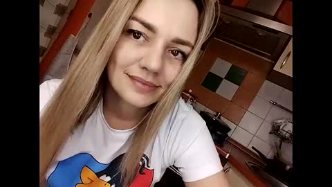 Snapshot of krisssexi chatting on 03/05/25, 09:15 KrissSexi online show from 03/05/25, 09:15