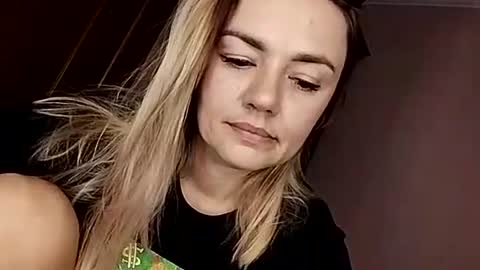 Snapshot of krisssexi chatting on 09/17/25, 04:36 KrissSexi online show from 09/17/25, 04:36