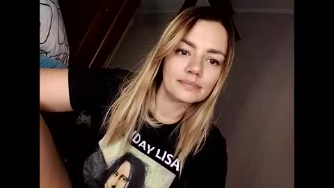 Snapshot of krisssexi chatting on 09/19/25, 07:03 KrissSexi online show from 09/19/25, 07:03