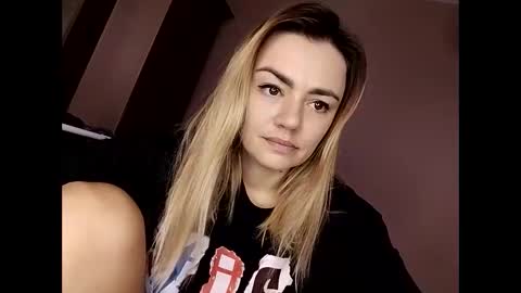 Snapshot of krisssexi chatting on 09/22/25, 04:36 KrissSexi online show from 09/22/25, 04:36