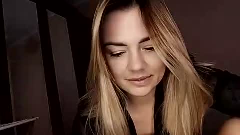 Snapshot of krisssexi chatting on 10/16/25, 05:41 KrissSexi online show from 10/16/25, 05:41