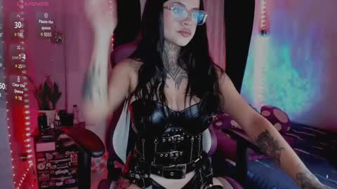 Snapshot of kristall_schwarz_ chatting on 01/30/25, 10:19 Kristall online show from 01/30/25, 10:19