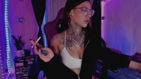 Snapshot of kristall_schwarz_ chatting on 02/13/25, 04:22 Kristall online show from 02/13/25, 04:22