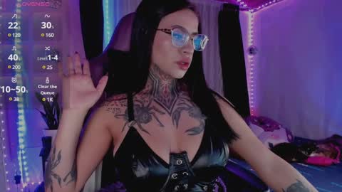 Snapshot of kristall_schwarz_ chatting on 02/14/25, 04:47 Kristall online show from 02/14/25, 04:47