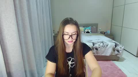 twitter    Annemarye 23 online show from 10/19/25, 04:24
