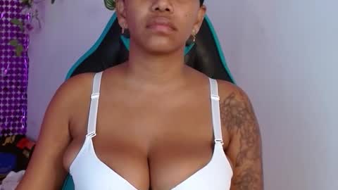 Snapshot of kristel_lee chatting on 11/19/25, 09:15 kristel_lee online show from 11/19/25, 09:15