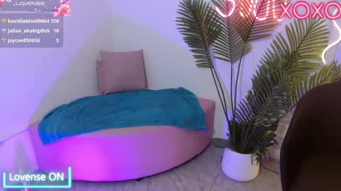 Snapshot of kristen_tay chatting on 03/10/25, 06:27 kristen_tay online show from 03/10/25, 06:27