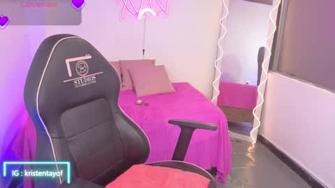 Snapshot of kristen_tay chatting on 09/10/25, 04:12 kristen_tay online show from 09/10/25, 04:12