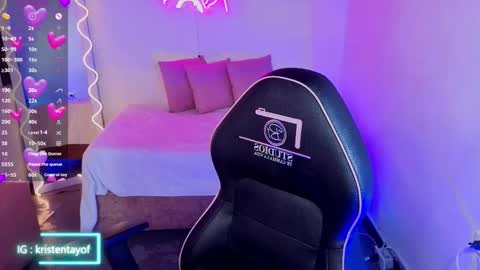 Snapshot of kristen_tay chatting on 10/19/25, 03:07 kristen_tay online show from 10/19/25, 03:07