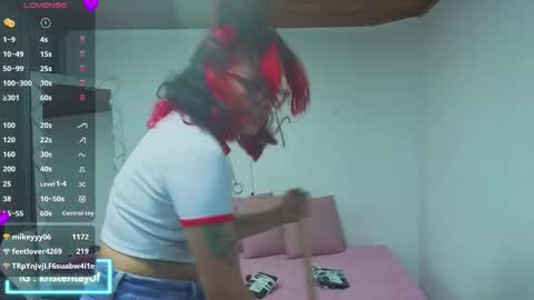 Snapshot of kristen_tay chatting on 10/25/25, 03:51 kristen_tay online show from 10/25/25, 03:51