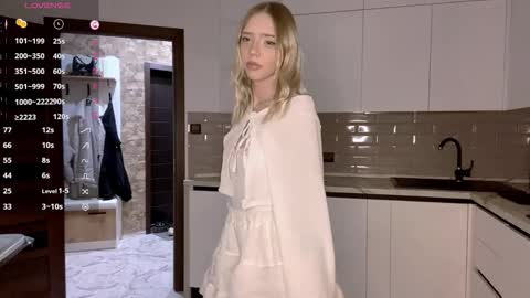 Snapshot of kristiancommes chatting on 03/20/26, 04:23 Alisa online show from 03/20/26, 04:23