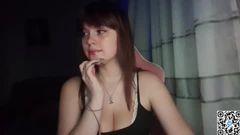 Snapshot of kristibloom chatting on 10/19/25, 06:08 Christie online show from 10/19/25, 06:08