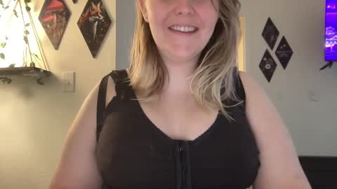 Kristi 3 online show from 02/18/25, 04:16