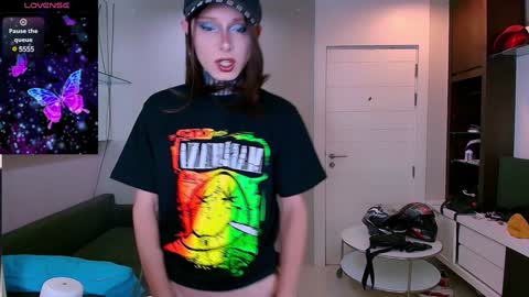 Snapshot of kristinaholland chatting on 02/04/25, 04:50 kristina online show from 02/04/25, 04:50