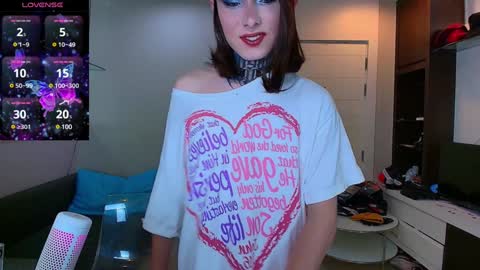 Snapshot of kristinaholland chatting on 02/05/25, 06:37 kristina online show from 02/05/25, 06:37