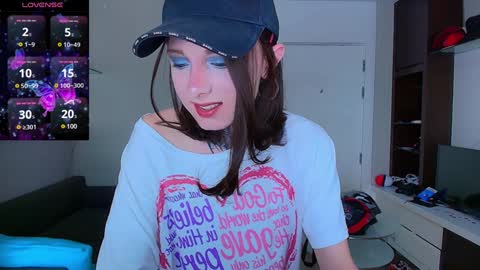 Snapshot of kristinaholland chatting on 02/06/25, 08:39 kristina online show from 02/06/25, 08:39