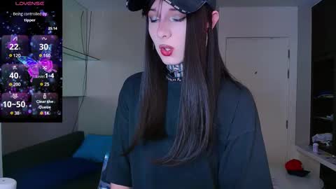 Snapshot of kristinaholland chatting on 02/20/25, 11:42 kristina online show from 02/20/25, 11:42