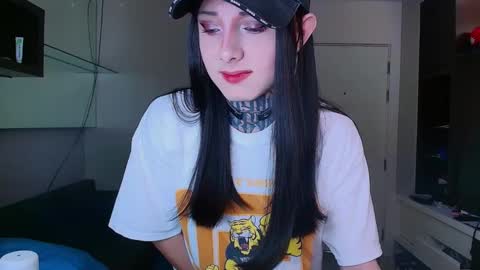 Snapshot of kristinaholland chatting on 02/26/25, 09:16 kristina online show from 02/26/25, 09:16