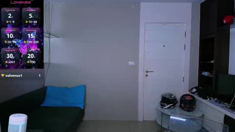 Snapshot of kristinaholland chatting on 03/05/25, 05:18 kristina online show from 03/05/25, 05:18