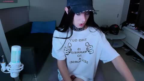 Snapshot of kristinaholland chatting on 03/08/25, 09:08 kristina online show from 03/08/25, 09:08