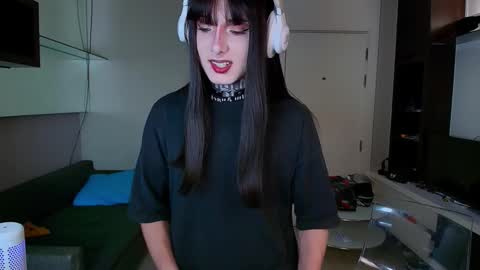 Snapshot of kristinaholland chatting on 03/11/25, 05:02 kristina online show from 03/11/25, 05:02