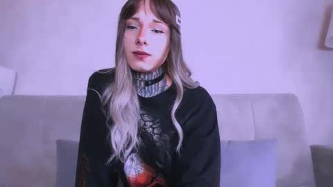 Snapshot of kristinaholland chatting on 11/08/25, 06:02 kristina online show from 11/08/25, 06:02