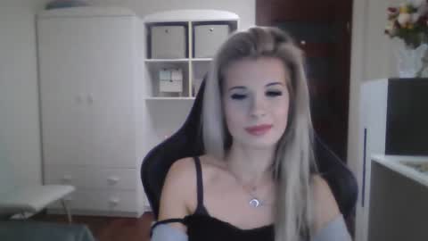 KristineAmore online show from 10/01/25, 06:08