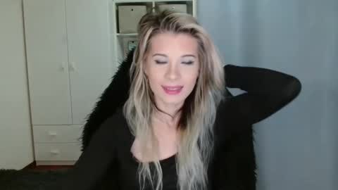 KristineAmore online show from 11/11/25, 07:19