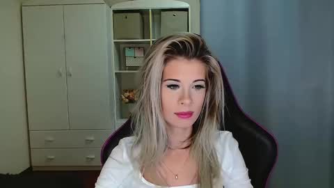 KristineAmore online show from 11/26/25, 07:42