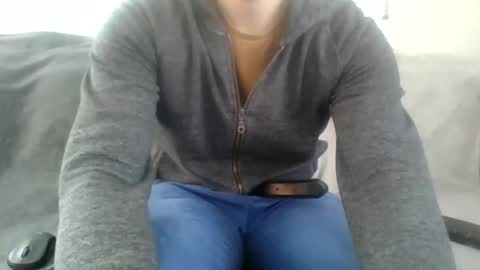 Snapshot of kristoffer220 chatting on 12/15/25, 01:04 kristoffer220 online show from 12/15/25, 01:04