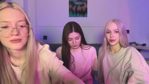 Snapshot of kristy_babe chatting on 03/13/26, 10:27 Kristy and Alice online show from 03/13/26, 10:27