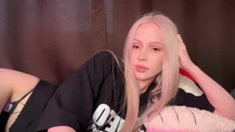 Snapshot of kristy_babe chatting on 03/23/26, 12:42 Kristy and Alice online show from 03/23/26, 12:42