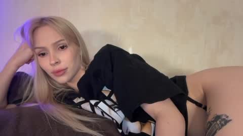 Snapshot of kristy_babe chatting on 04/10/26, 11:42 Kristy and Alice online show from 04/10/26, 11:42