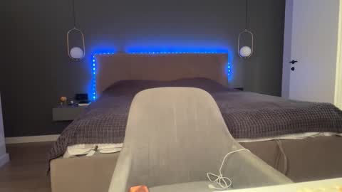 Kristi online show from 10/13/25, 04:12