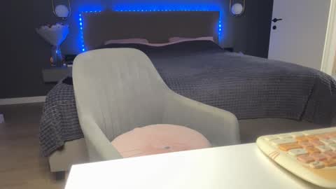 Kristi online show from 10/23/25, 04:12