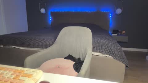 Kristi online show from 11/10/25, 04:33